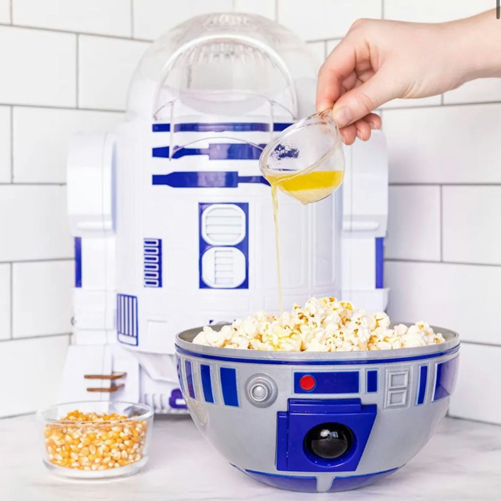 Mais-Snacks aus dem Bauch des Star Wars-Droiden.