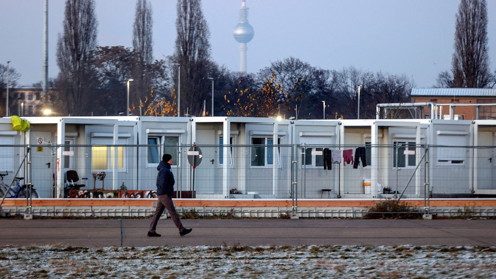 Rund 800 Flüchtlinge aus der Ukraine sind in Containern auf dem Tempelhofer Feld untergebracht. 