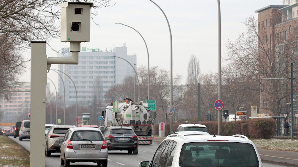 Dieser neue Blitzer wurde gerade an der Landsberger Allee, Höhe Zechliner Straße, installiert.