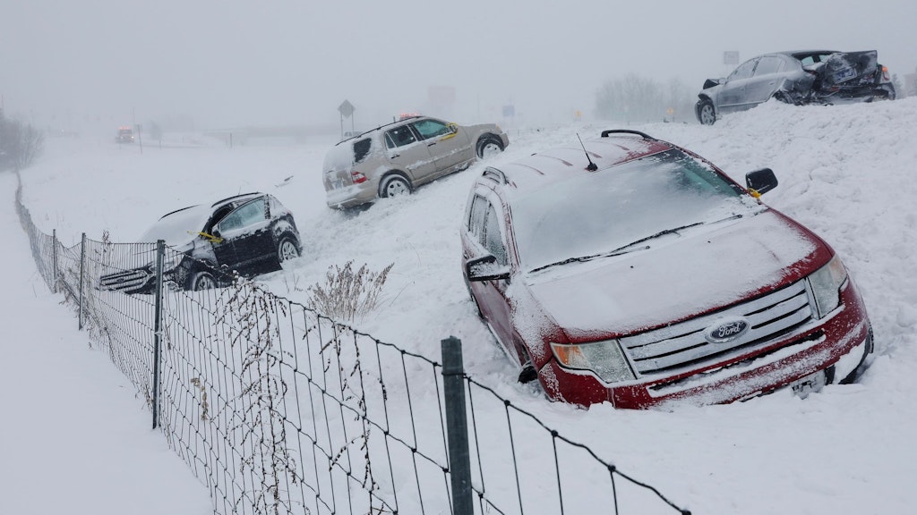 Mehrere Menschen erfroren in ihren Autos.