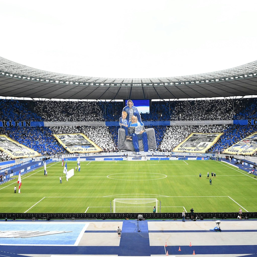 Mit dieser Choreografie zum Heimspielauftakt im Olympiastadion setzten Herthas Fans Maßstäbe.