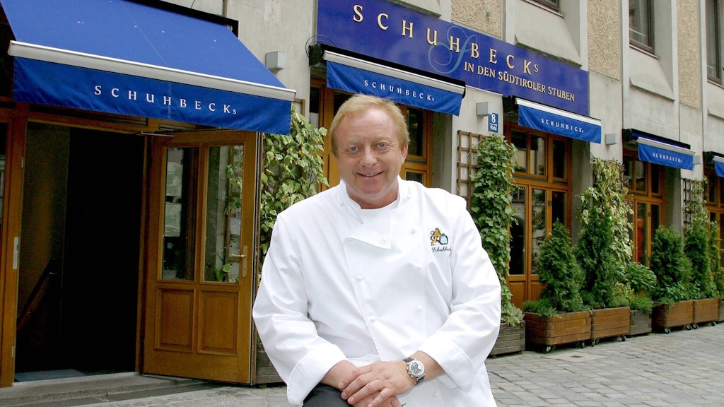  Alfons Schuhbeck vor seinem Restaurant Südtiroler Stuben – zum Jahresende läuft der Mietvertrag aus.