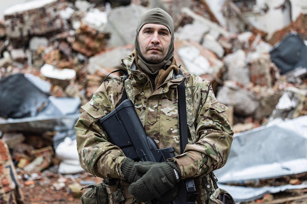 Caesar nennt sich der 50-jährige Russe, der gemeinsam mit Ukrainern gegen die eigenen Truppen kämpft. Mit ihm haben sich Hunderte Russen den ukrainischen Streitkräften angeschlossen.