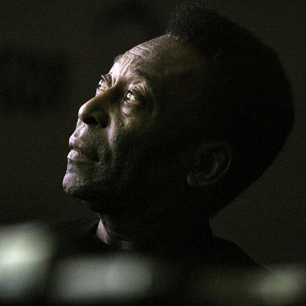 Der brasilianische Fußball-Star Pelé, aufgenommen während der Eröffnung einer Ausstellung über ihn im Jahr 2008. Im Alter von 82 Jahren ist Pelé am 29. Dezember 2022 gestorben. 