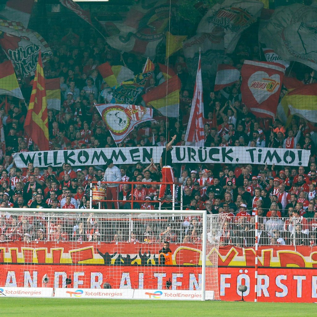 So empfingen Unions Fans Timo Baumgartl bei seinem Comeback im September.