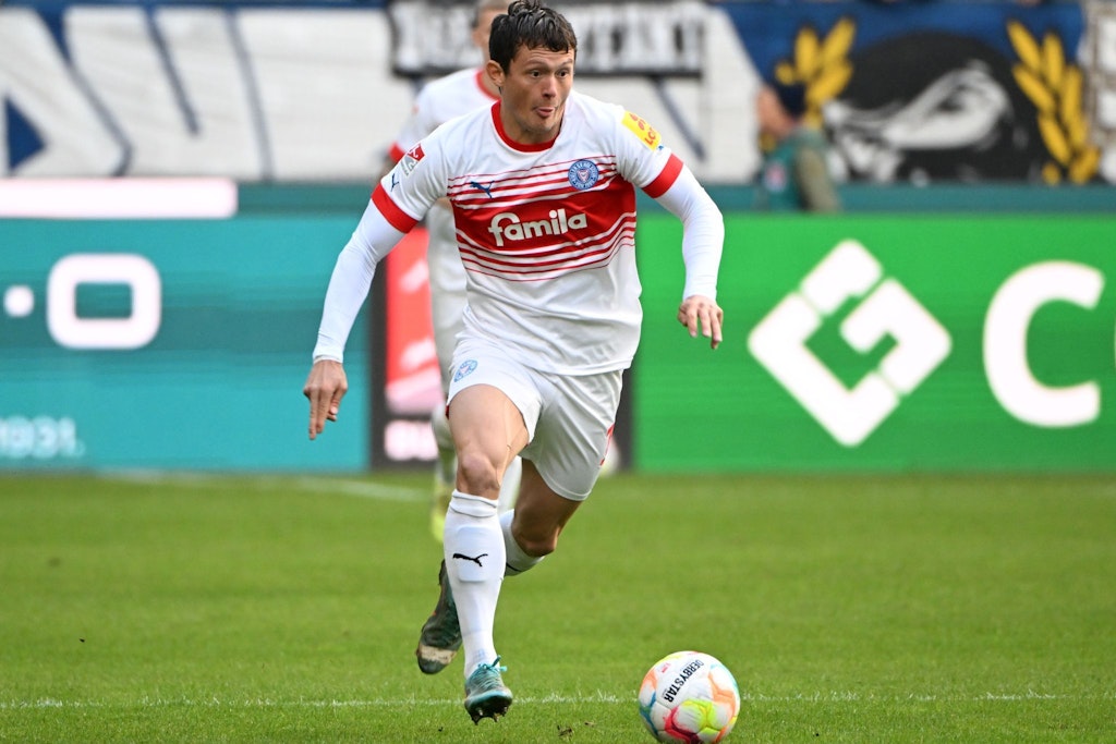 Stürmer Fabian Reese von Holstein Kiel liegt ein Angebot von Hertha BSC vor.