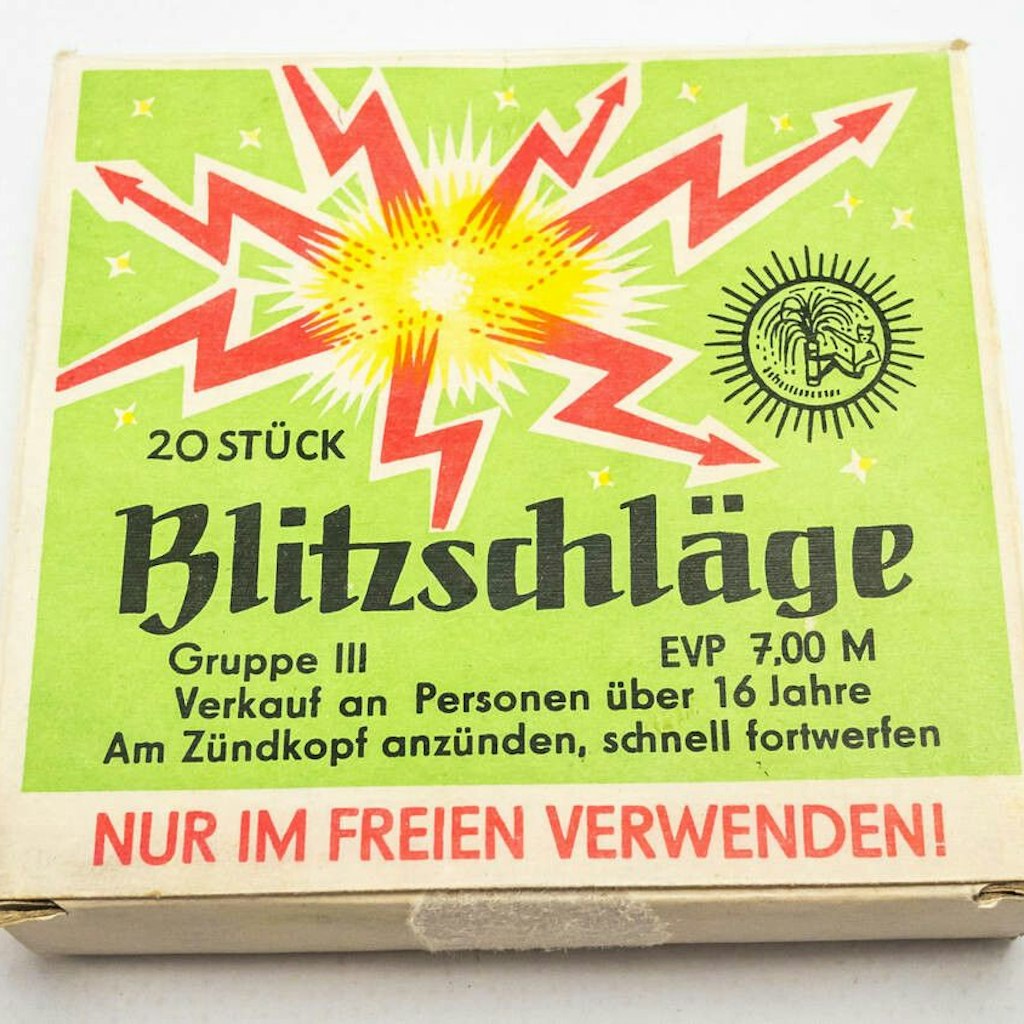 Die Blitzschläge kosteten pro Schachtel 7 Mark.