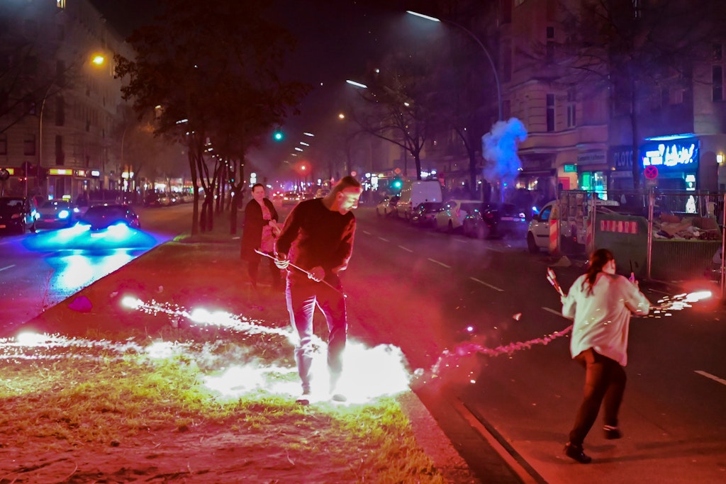 Wer in der Silvesternacht auf die Straße gehen wollte, musste vielerorts besonders vorsichtig sein.