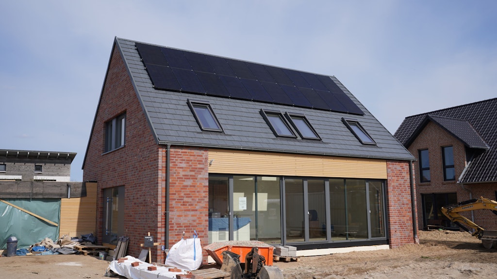 Wer ein Eigenheim bauen möchte, muss mit derzeit heftigen Zinsen rechnen.