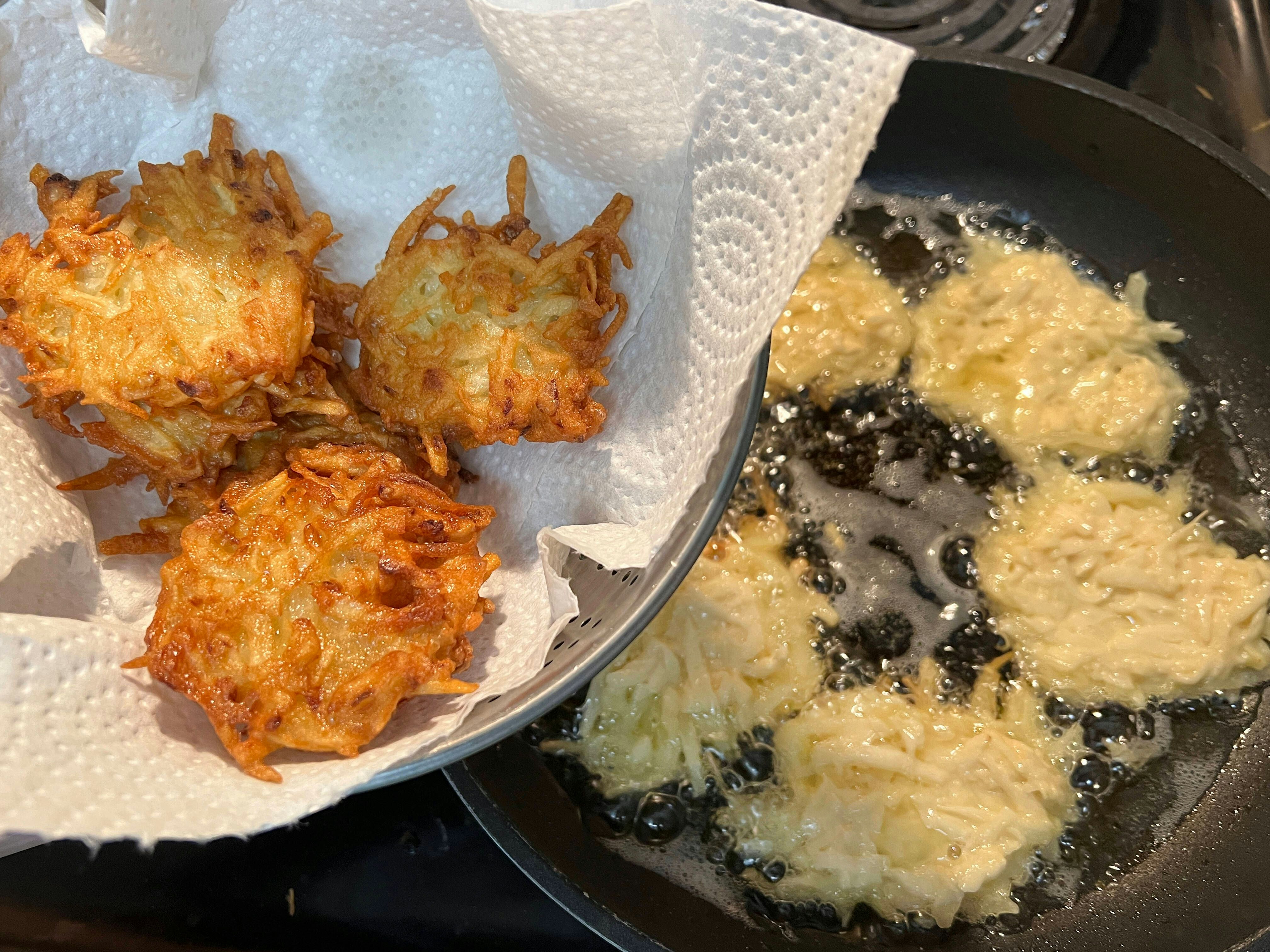 Schnelles Rezept für Kartoffelpuffer: So gelingen die köstlichen ...