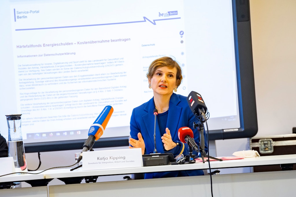 Berliner Senatorin für Integration, Arbeit und Soziales Katja Kipping spricht während der Vorstellung des Härtefallfonds Energieschulden in der Senatsverwaltung in Berlin.
