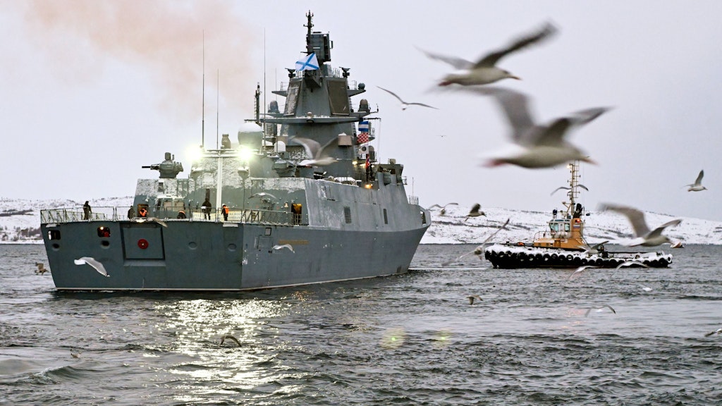 Das russische Kriegsschiff „Admiral Gorschkow“ ist mit den Hyperschallraketen beladen.
