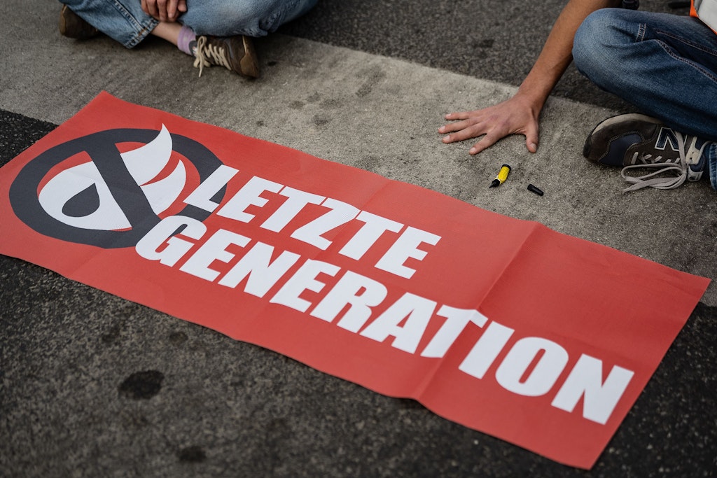 Die Gruppe „Letzte Generation“ trat an zwei Stellen in Berlin wieder in Aktion. (Symbolbild)