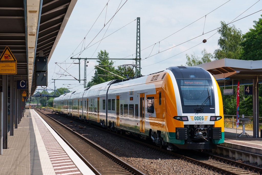Zug der Ostdeutschen Eisenbahn GmbH vom Typ „Desiro HC“. (Archivbild)