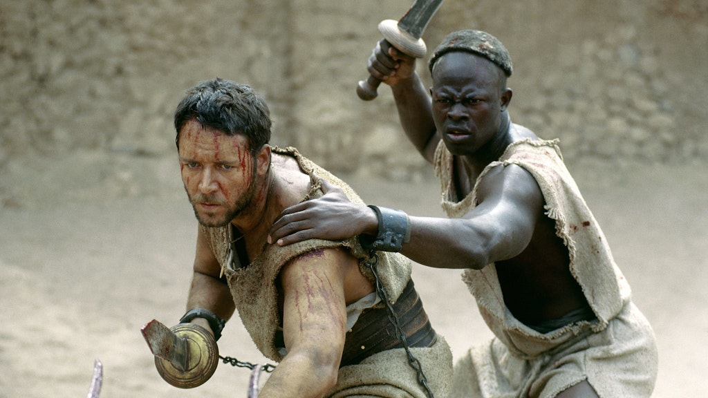 Maximus alias Russell Crowe kämpft mit Djimon Hounsou als Ex-Sklave Juba.