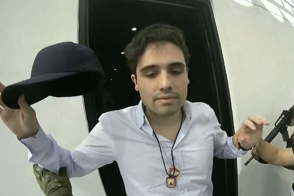 (Archivbild) Ovidio Guzmán bei seiner ersten Verhaftung im Jahre 2019. Um Unruhen zu vermeiden, ließ man ihn damals wieder laufen.