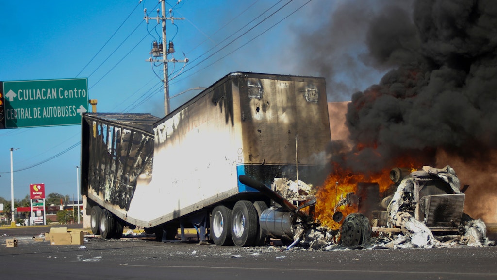 Brennender Truck in Culiacan.