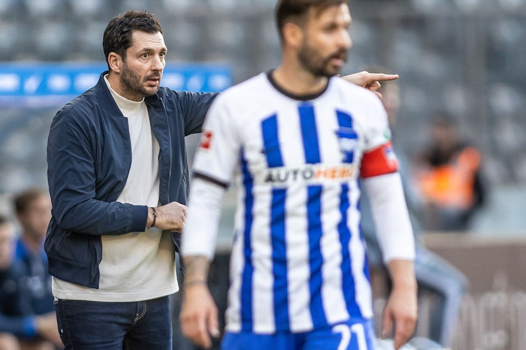 Herthas Trainer Sandro Schwarz hält trotz des Fehlens von Marvin Plattenhardt im Trainingslager an seinem Kapitän fest. 