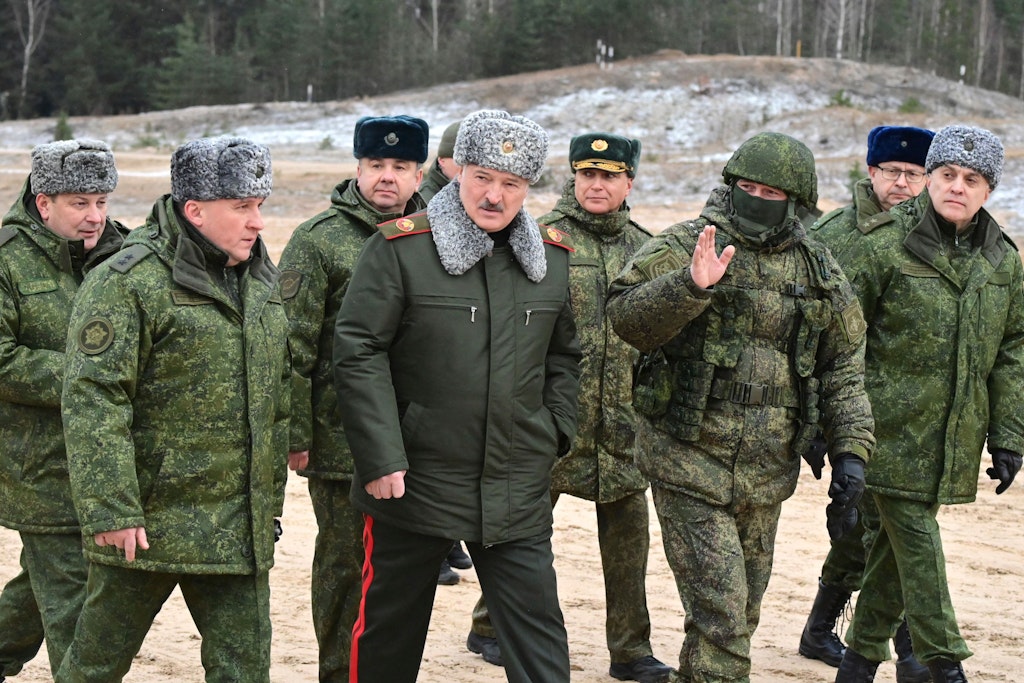 Der belarussische Machthaber Alexander Lukaschenko bei einem Truppenbesuch am 6. Januar 2023. 