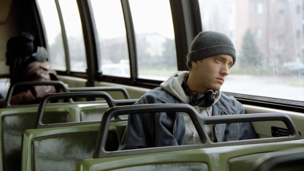 Eminem spielt in „8 Mile“ B-Rabbit, eine Figur, die ähnliche Erfahrungen gemacht hat wie er selbst.