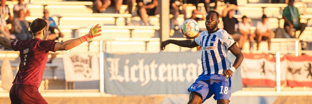 Herthas Stürmer Wilfried Kanga dreht im Trainingscamp in Florida auf und machte drei Tore im Test gegen The Villages FC.