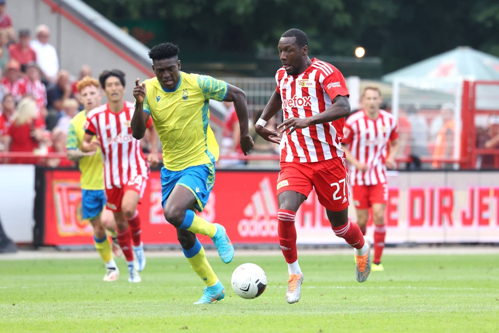 Trafen in der Vorbereitung aufeinander und sollen nach dem Wunsch der Union-Fans auch in Zukunft nicht wieder Kollegen werden: Taiwo Awoniyi und Sheraldo Becker. 