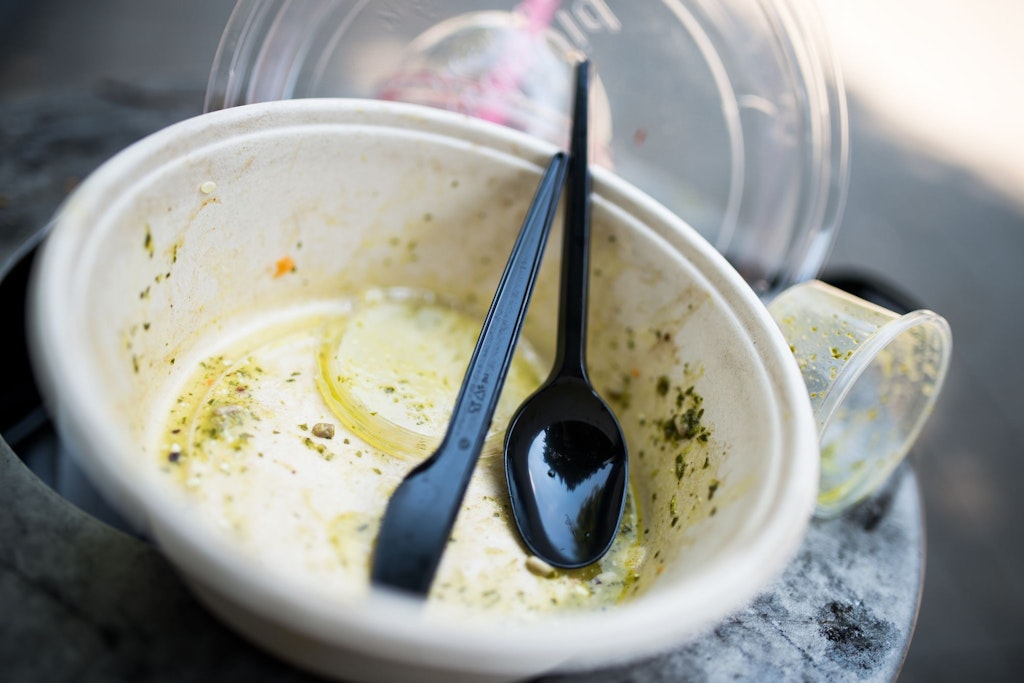 Um den Verpackungsmüll zu reduzieren, gilt ab Januar für Restaurants die Pflicht, Mehrwegbehälter anzubieten. 