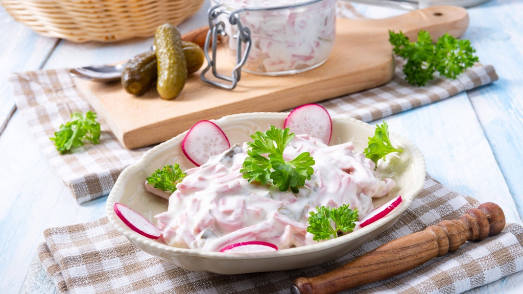 Wer Fleischsalat mag, wird dieses Rezept für Käsesalat lieben!