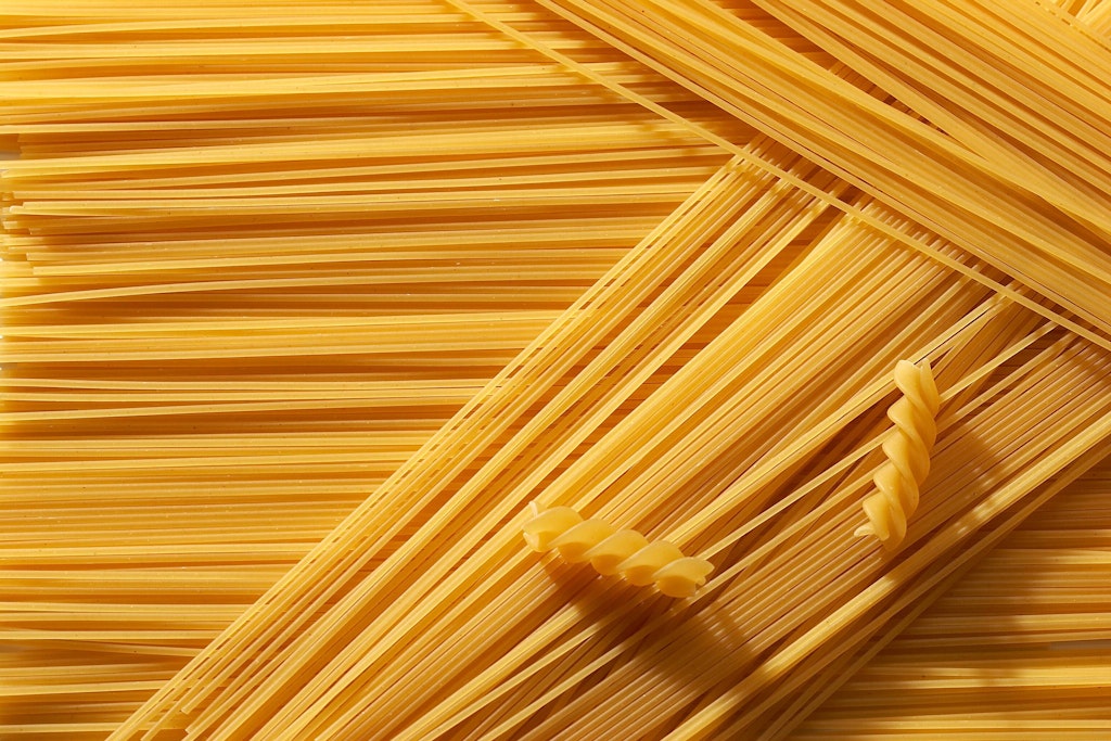 Nudeln schmecken einfach jedem - nur das lange Kochen kann ziemlich nerven. Und obendrein verschwendet es reichlich Energie.