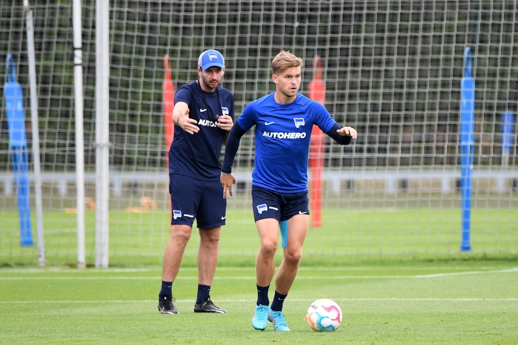 Hertha-Trainer Sandro Schwarz soll sich für einen Verbleib von Maximilian Mittelstädt ausgesprochen haben. Zuvor hieß es, der Linksverteidiger werde wohl Hertha BSC verlassen. 
