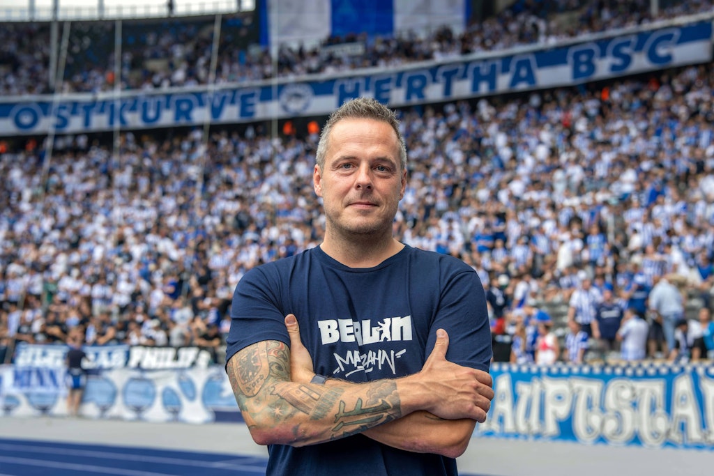 Aus dem Kurve in den Chefsessel, aber weiterhin extrem heiß auf das Derby gegen den 1. FC Union: Hertha-Präsident Kay Bernstein (42).