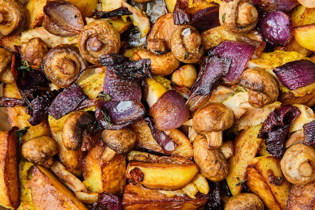 Diese leckere Gemüsepfanne aus dem Ofen ist ein echter Genuss - und sie ist so schnell zubereitet! Das Rezept müssen Sie ausprobieren...