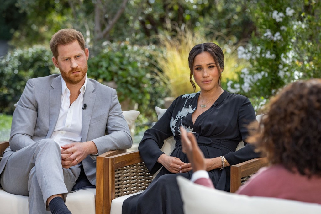 Harry und Meghan im Gespräch mit US-Moderatorin Oprah Winfrey (r.).