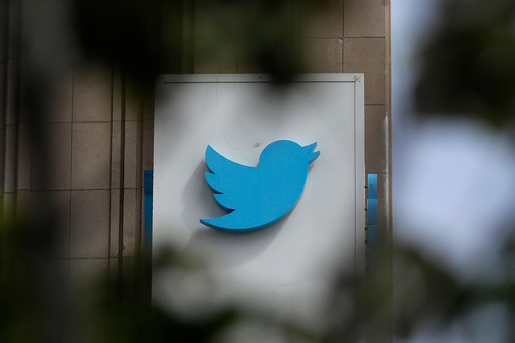 Logo am Twitter-Gebäude in San Francisco. (Symbolbild)