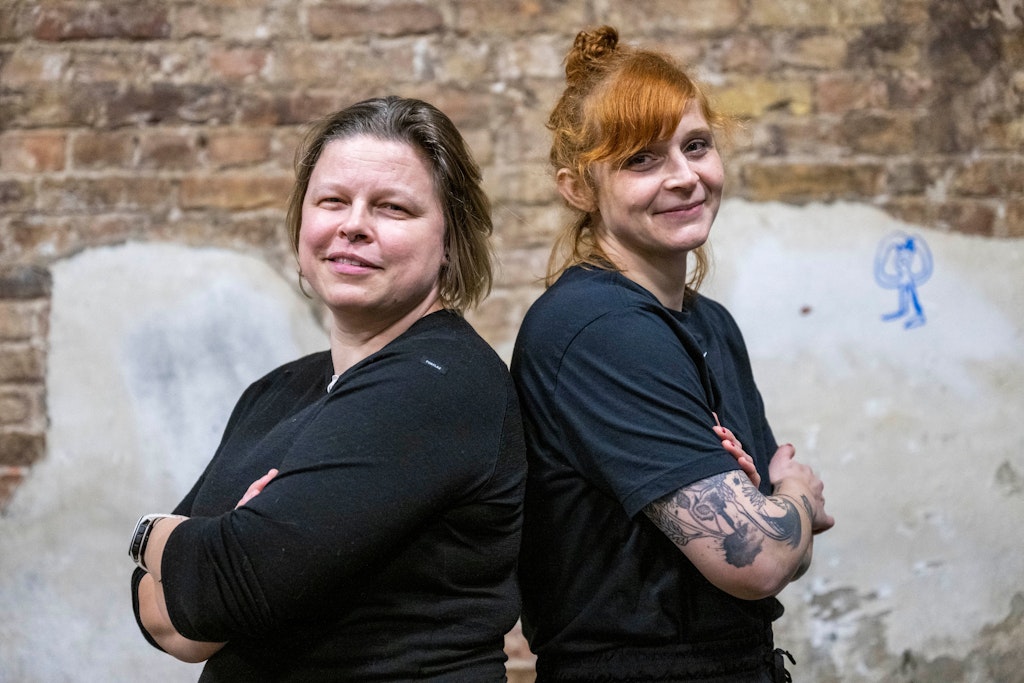 Valerie Banik (r.) und Nadine Wöthe sind Selbstverteidigungstrainerinnen.