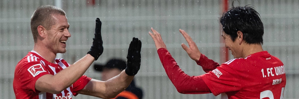 Julian Ryerson und Genki Haraguchi freuen sich nicht nur über ein Tor gegen Zilina, sondern dass der 1. FC Union endlich wieder loslegen kann. 