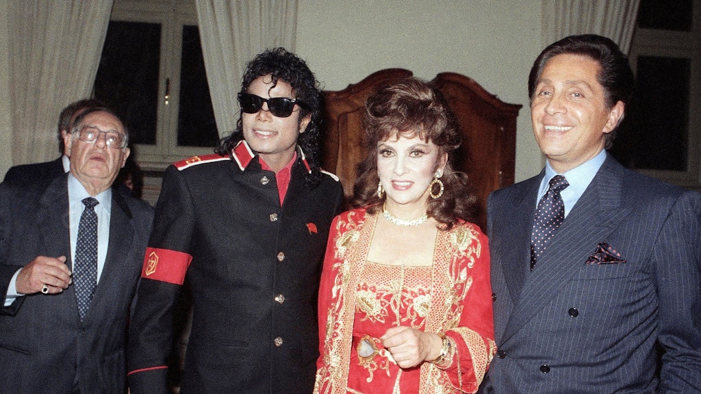 Gina Lollobrigida mit Michael Jackson und dem italienischen Designer Valentino.