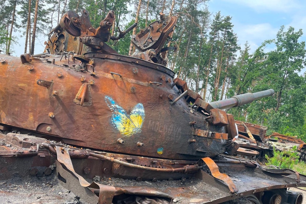 Ein solches Panzer-Wrack soll in Berlin aufgestellt werden. Darüber gibt es seit Monaten Streit.