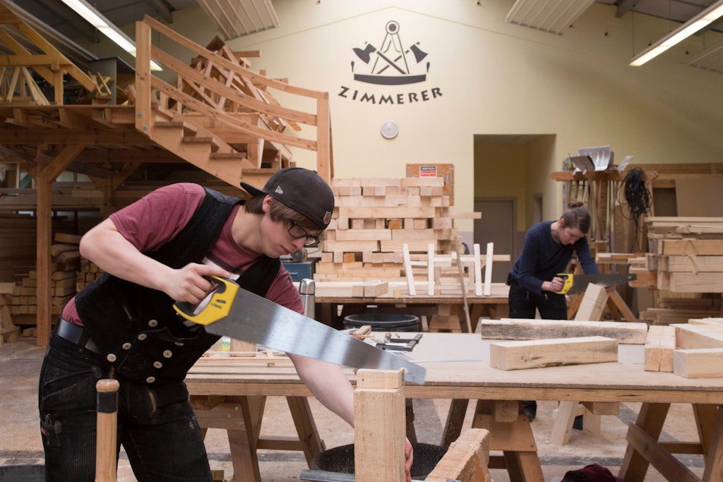 Ausbildung von Lehrlingen im Lehrbauhof. 