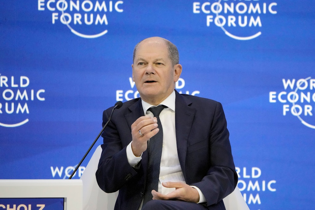 Nach seiner Rede beim Weltwirtschaftsforum beantwortete Bundeskanzler Olaf Scholz (SPD) eine Frage nach Panzerlieferungen weitschweifig nicht.