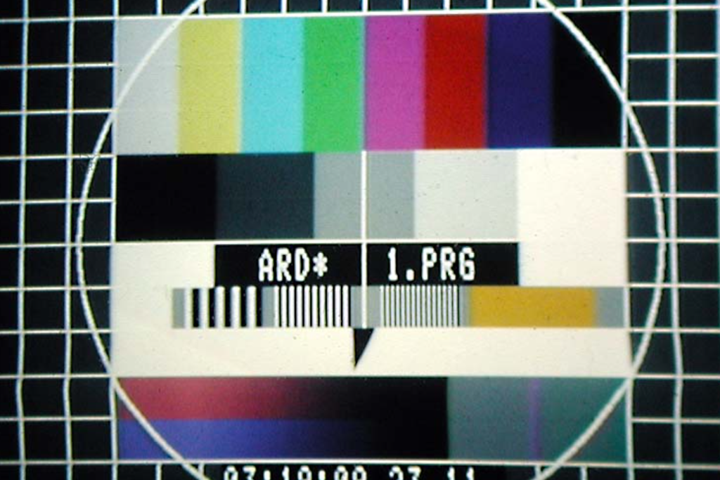 So sah das West-Testbild aus. Dazu war noch ein Pfeifton zu hören, was auch beim DDR-Fernsehen der Fall war.