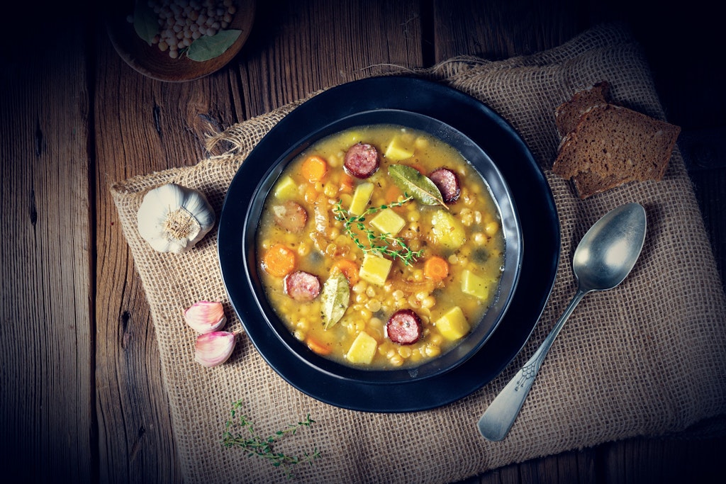 So lecker wie bei Oma: der klassische Erbseneintopf!