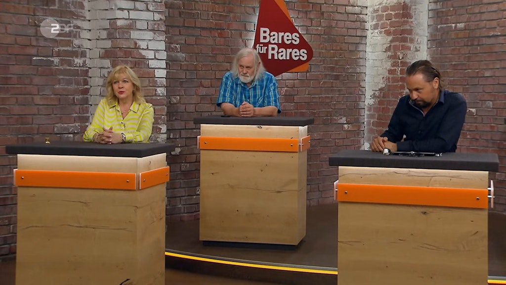 Hoffen beide auf den Zuschlag bei „Bares für Rares“: Elke Velten und Wolfgang Pauritsch (r.)