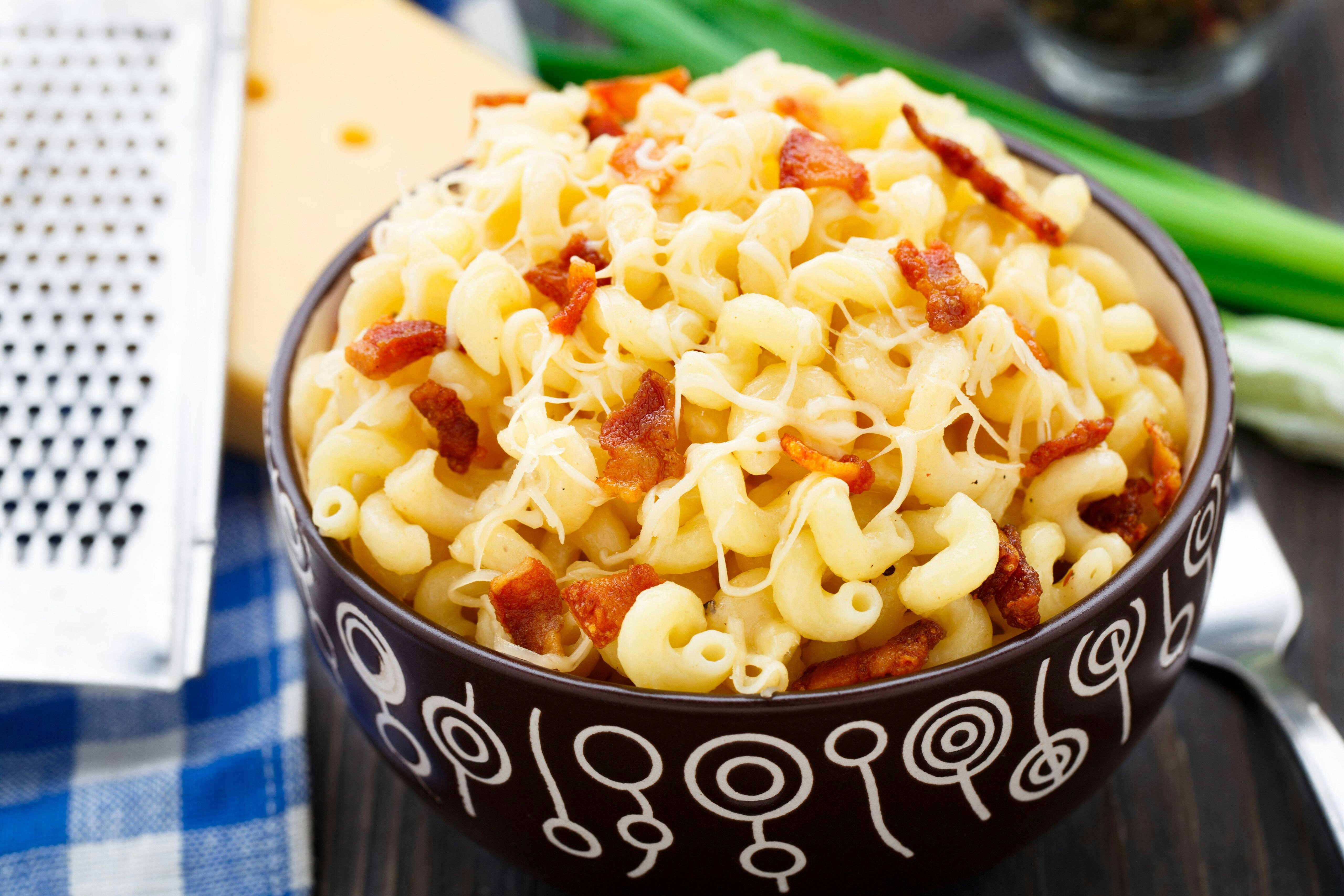 Dieses Rezept ist der Hammer! Leckere Käsemakkaroni mit cremiger Soße ...