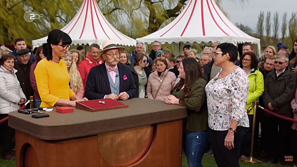 Die Kandidatinnen mit Schmuck-Expertin Heide Rezepa-Zabel und Moderator Horst Lichter bei Bares für Rares.