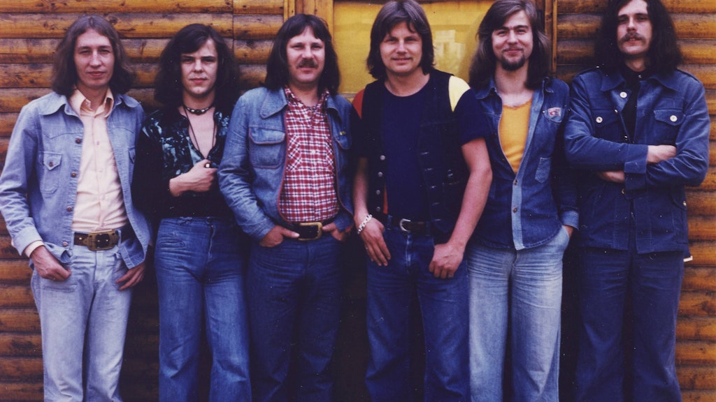 So fing Karat vor fast 50 Jahren in der DDR an: Ulrich Ed Swillms, die Sänger Hans-Joachim Neumann und Herbert Dreilich, Bassist Henning Protzmann, Gitarrist Bernd Römer, Schlagzeuger Michael Schwandt. Die Band war der Nachfolger der erfolgreichen Rockgruppe Panta Rhei.