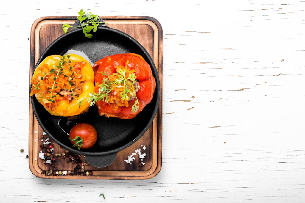 Kochen Sie doch mal wieder gefüllte Paprika mit Hackfleisch! Das passende Rezept haben wir hier für Sie.
