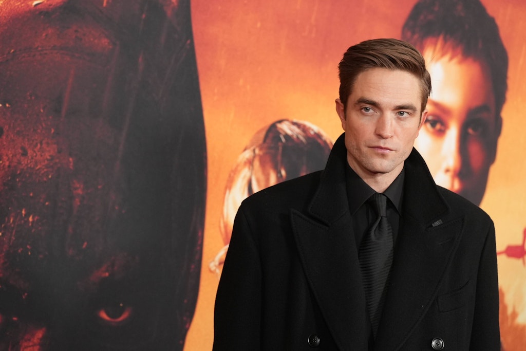Robert Pattinson hat sich für seine Rolle als „Batman“ ordentlich Kilos antrainert.