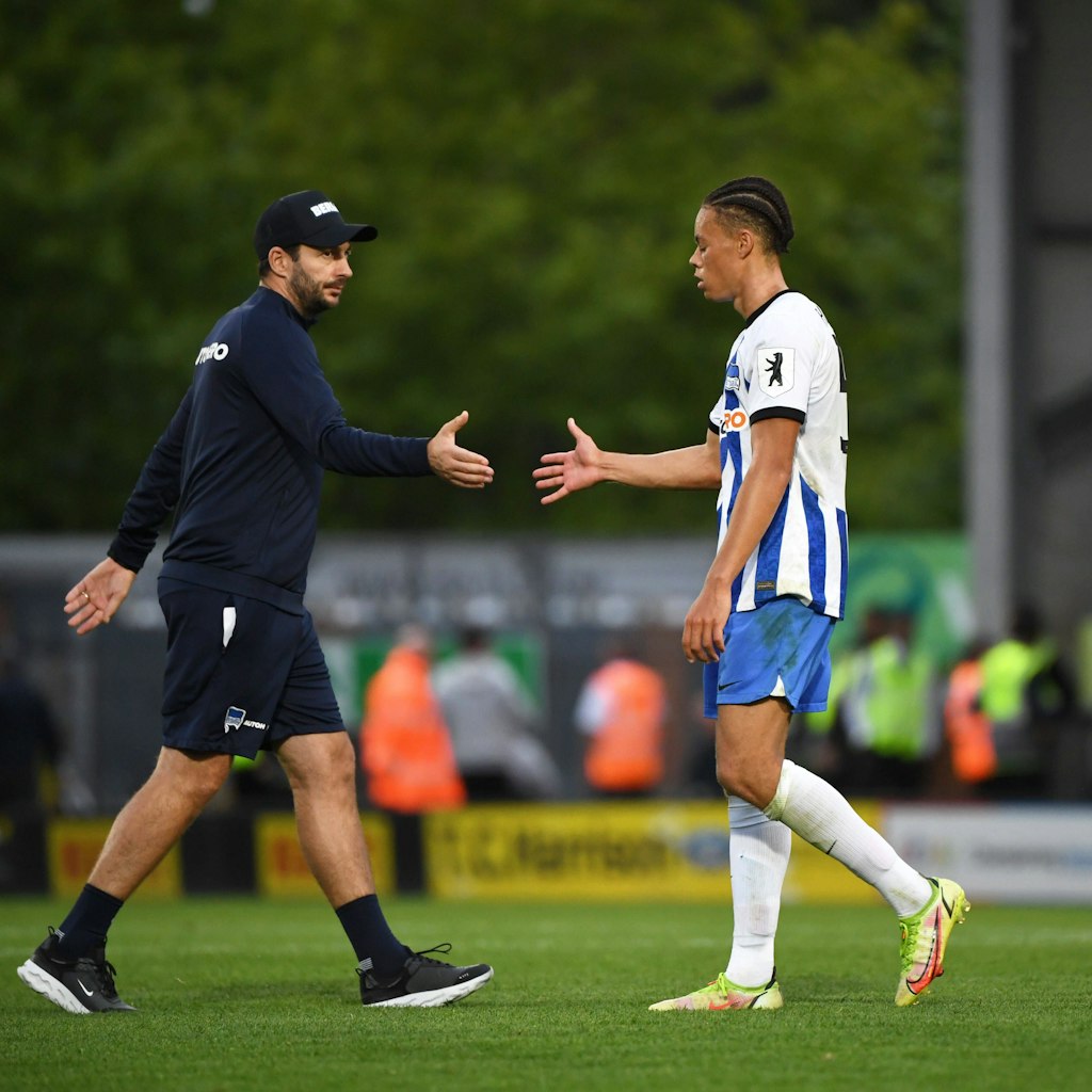 Herthas Chefcoach Sandro Schwarz setzt auf Derry Scherhant in der Bundesliga.