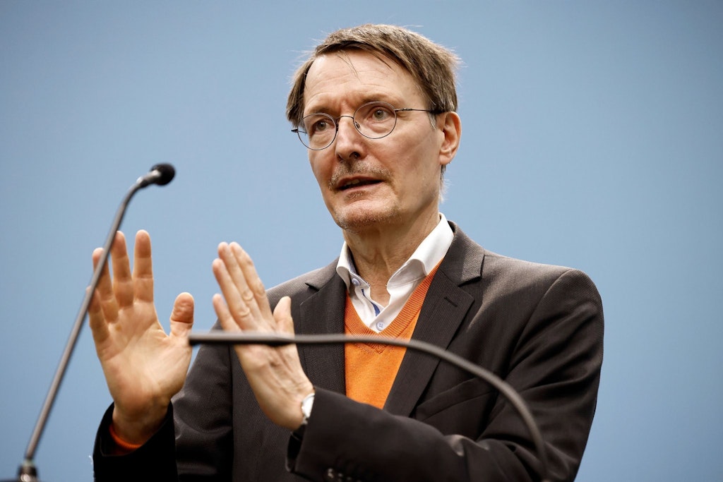 Karl Lauterbach (SPD), Bundesminister für Gesundheit, spricht bei einer Pressekonferenz. 